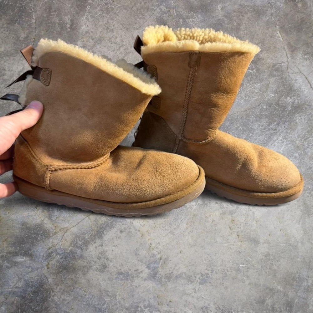 UGG Bailey Bow II Chestnut Sheepskin Shearling Winter Boots Brown Cozy Size 9